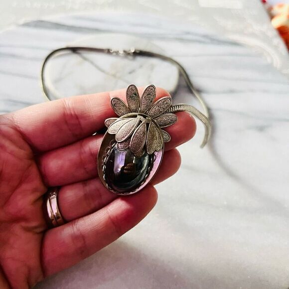 Vintage Pendant Necklace Ornate Oval Silver Toned Metal Unique Retro - Picture 4 of 9